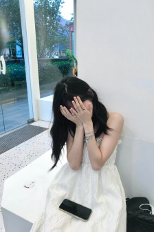 乌鸦嘴妙女郎